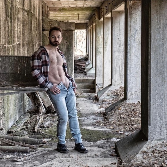 Meet your Posher, Joshua - Picture 3 of 10